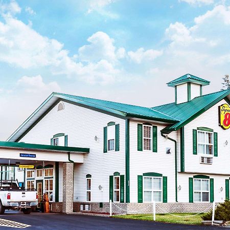 Отель Super 8 By Wyndham 100 Mile House Экстерьер фото